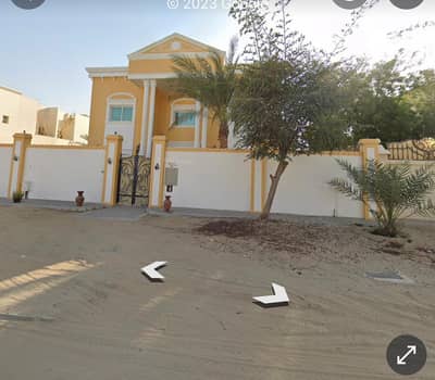 For sale a two-floors villa in Sharjah / Ramtha area Wasit suburb