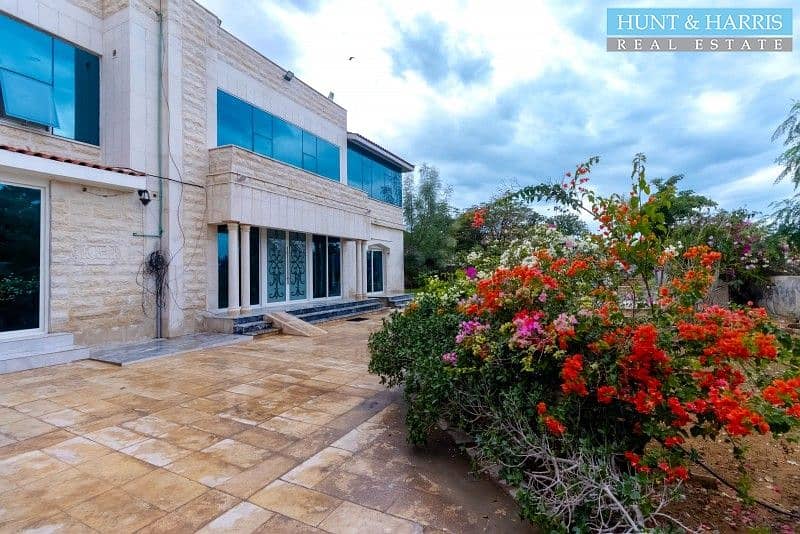 Luxury 7 Bed Villa - Spacious Layout - Private Pool