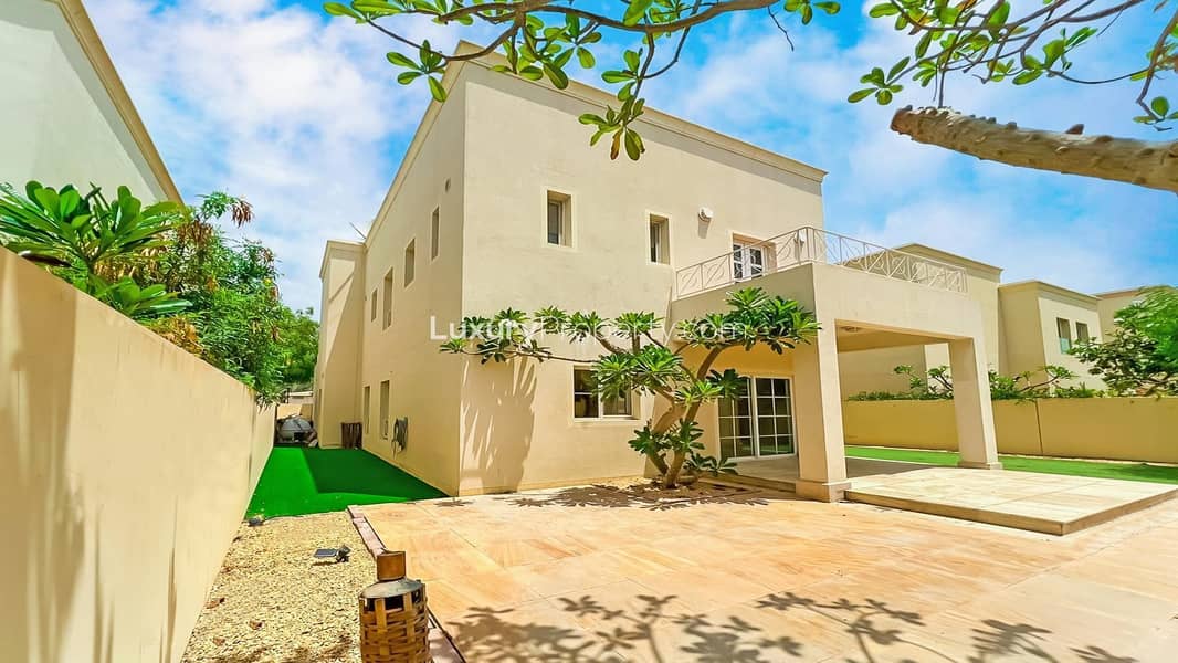 Close to Pool and Park | Landscaped Garden Close to Pool and Park | Landscaped Garden