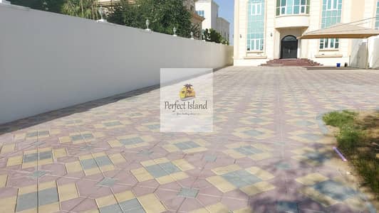 5 Bedroom Villa for Rent in Shakhbout City, Abu Dhabi - Fascinatingly Brilliant Corner 5 BR + M | Private Entrance | Huge Yard