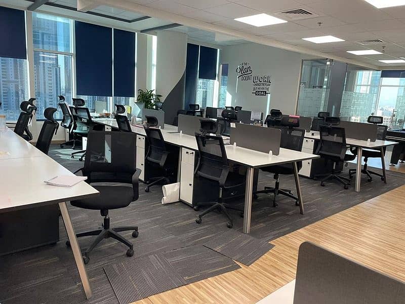 FURNISHED OFFICE / MID FLOOR / VACANT