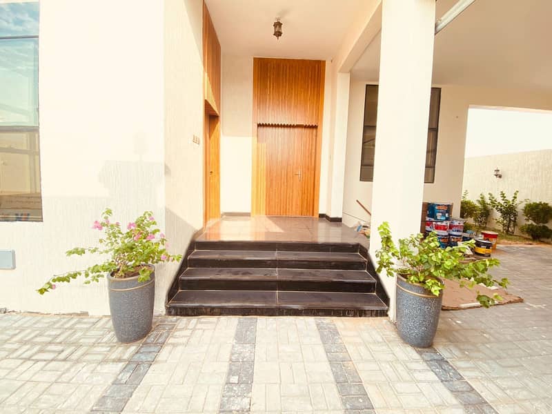 Brand new luxurious Fully Furnished 4bed   villa with pool separate  majlas just 135k