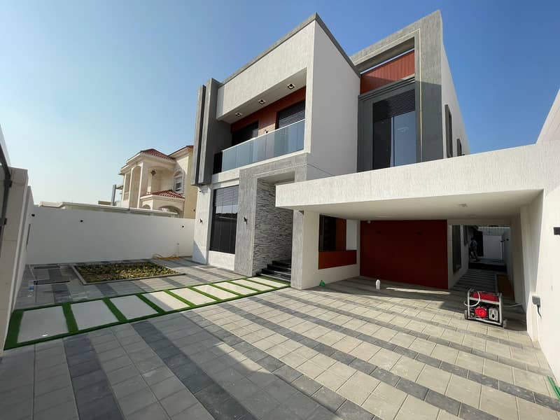 I own a modern design villa, including air conditioning, with a large building area, in an excellent