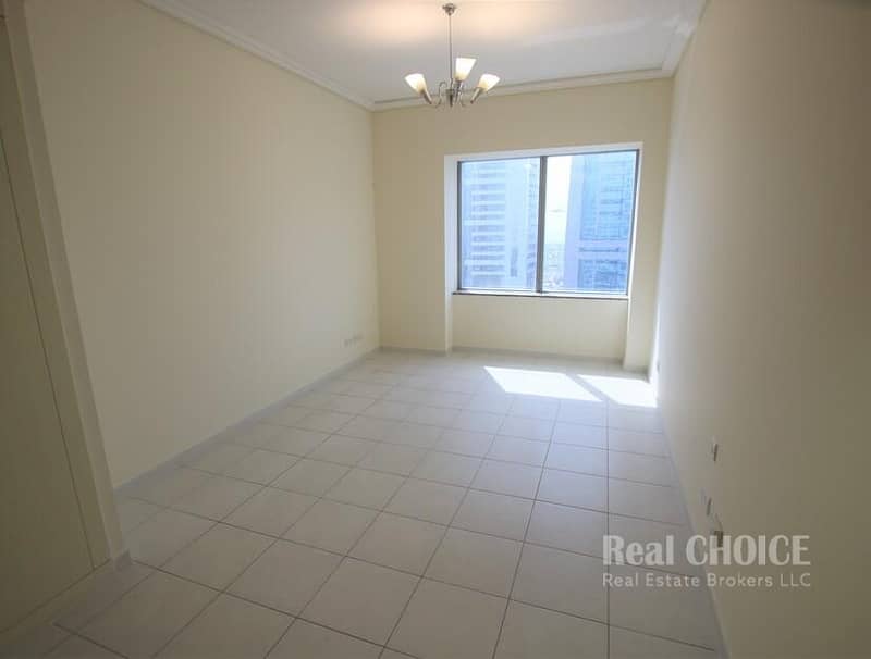 Spacious 3Br Family I Chiller & Maintenance Free I Prime Location
