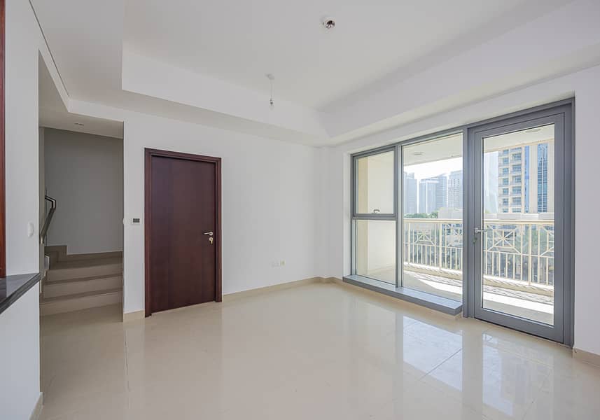 Podium | Stylish Unit| Road View | Unfurnished