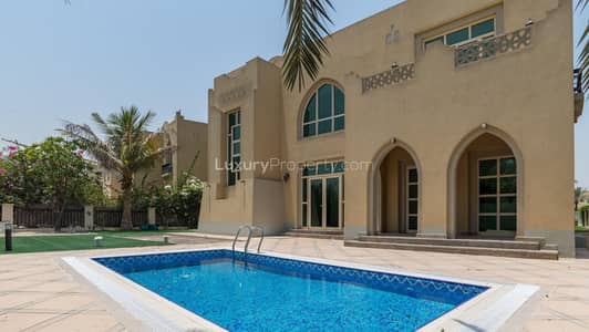 4 Bedroom Villa for Rent in Jumeirah Islands, Dubai - Upgraded | Lake Views | Private Pool | Vacant