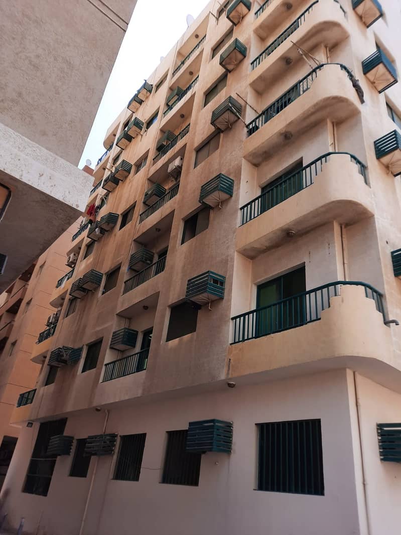 Building for sale, freehold, with excellent income, ground floor + 6 floors, Ajman. King Faisa