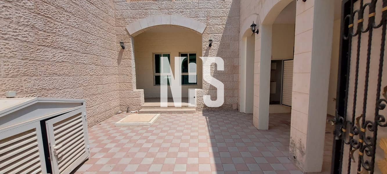 Villa with small garden | indoor parking | with Balcony Villa with small garden | indoor parking | with Balcony