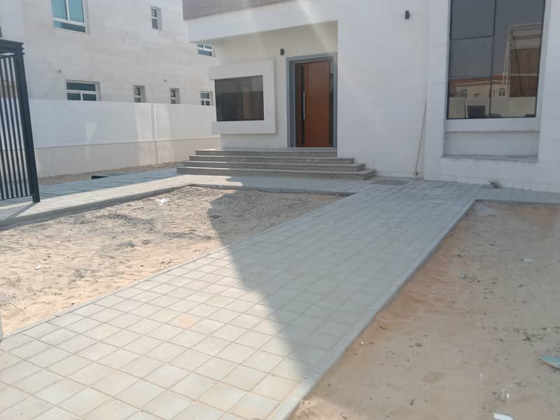 Brand new 4bedroom villa for rent 105k Hoshi