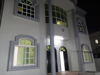 Villa for rent with annex and new air conditioners, clean, opposite the mosque in Al-Rawdah