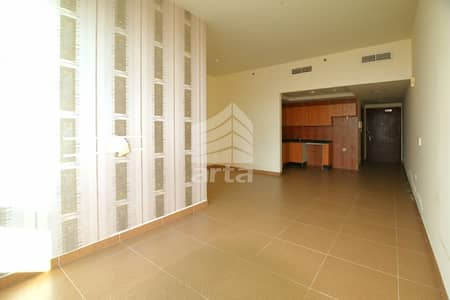 Studio for Rent in Business Bay, Dubai - Fantastic Lake View | Large Studio | Highly Maintained