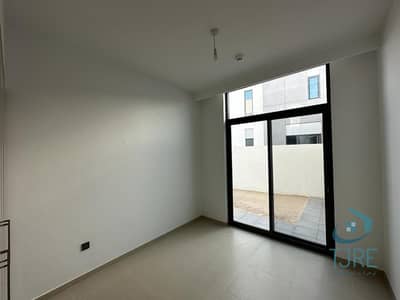 CORNER|SINGLE ROW|4BR+MAIDS|VACANT