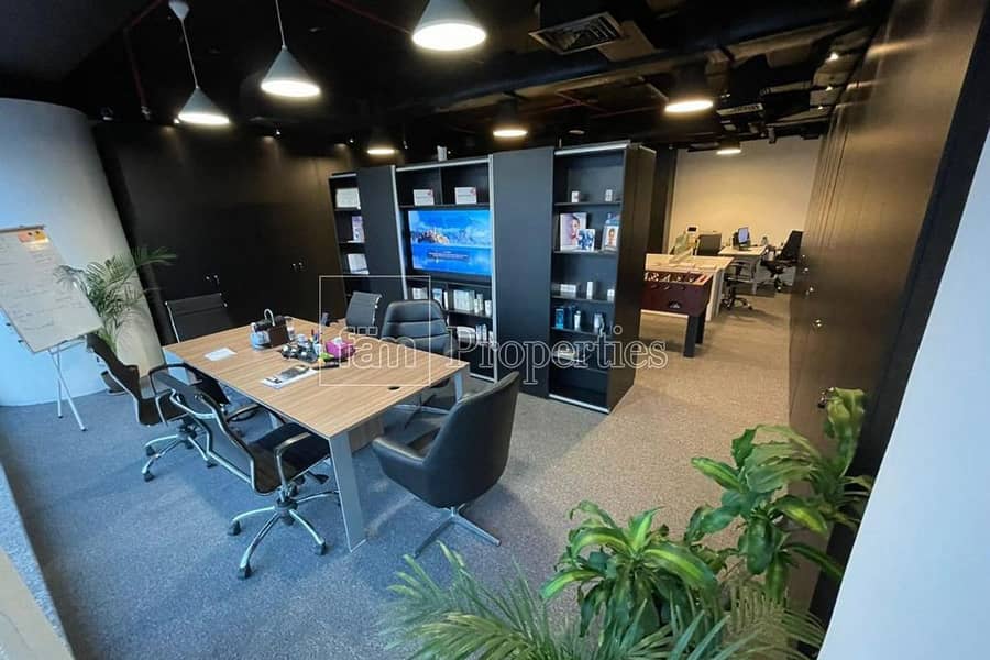 Spacious office unit with lake view Spacious office unit with lake view