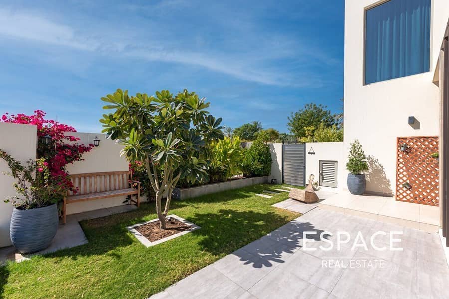 Upgraded | Corner Unit | Great Location Upgraded | Corner Unit | Great Location