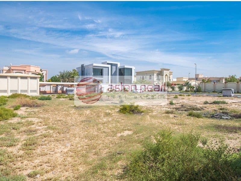 Prime Location | Corner | Permission for 2 Villas Prime Location | Corner | Permission for 2 Villas