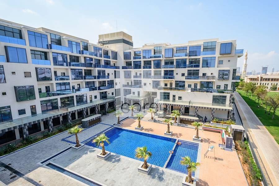 Immaculate new I Pool and Courtyard views