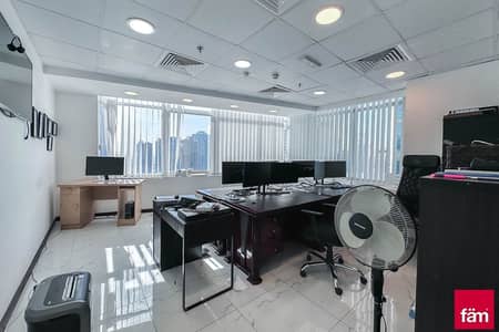 Office for Sale in Jumeirah Lake Towers (JLT), Dubai - Vacant | Fully fitted | Parking