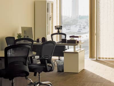 Office for Rent in Bur Dubai, Dubai - FULLY FURNISHED & SERVICED LUXURY OFFICE WITH EJARI &, FREE DEWA, INTERNET, CHILLER, RTA CAR PARKING