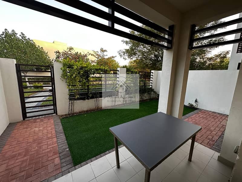 FULLY MODERN FURNISHED 3BED FLAMINGO TH FOR RENT
