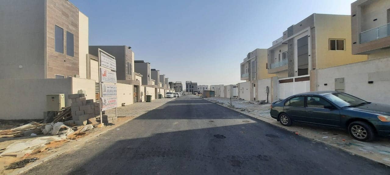 FOR SALE LAND IN YASMEEN SECOND PLOT  FROM GARDEN