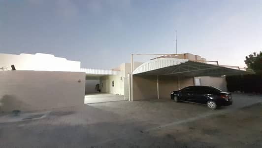 Villa for rent in Mushairif, on Qar Street, close to all public services.