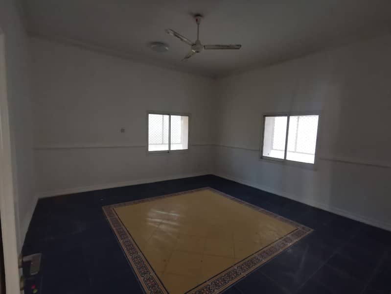 For sale in Sharjah, Al-Azra area Corner villa, two Qar streets An area of 10,000 feet