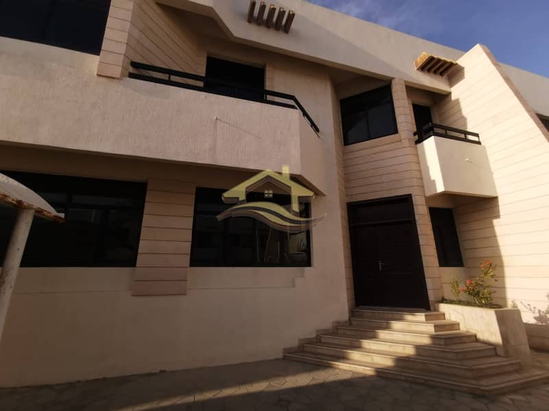 Вилла в Халифа Сити, 4 cпальни, 130000 AED - 6914042