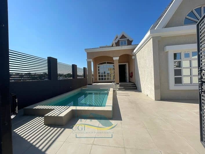 Modern Villa with Pool Located in the Heart of the City