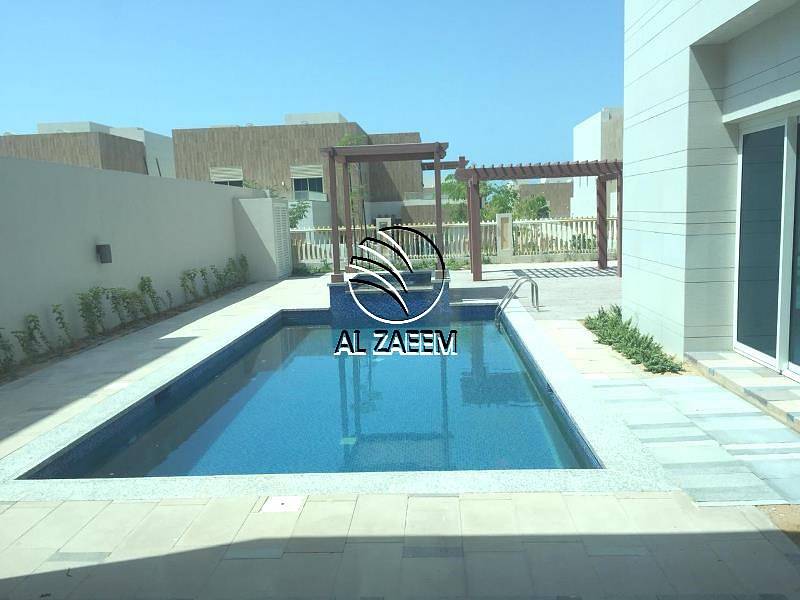 Luxurious 4 Bedroom Villa  Swiming Pool. Near Marina Mall