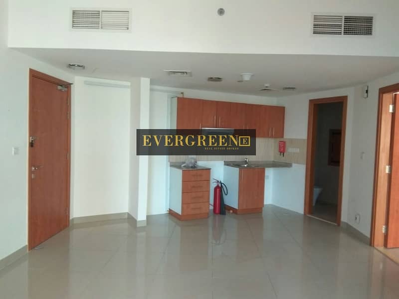 Splendid Layout| Near Mall| Low Floor| Bright Apartment