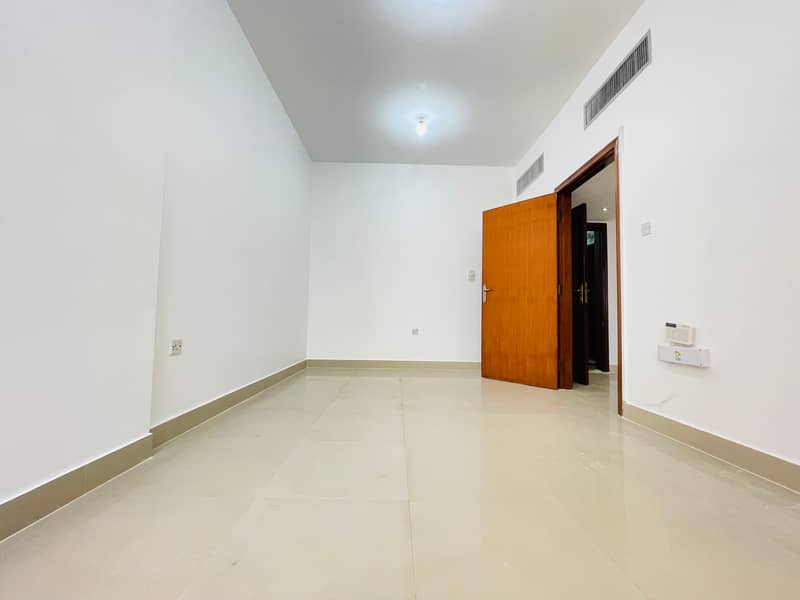 شقة في شارع الوحدة (شارع دلما)،الوحدة 1 غرفة 38000 درهم - 6781672