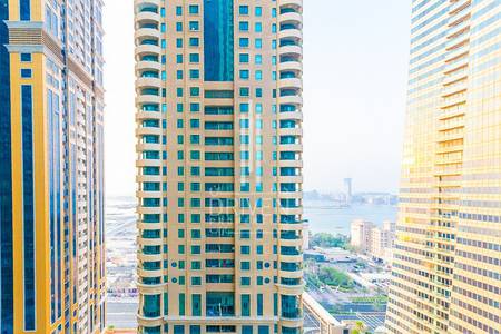 Spacious 3BR Apt | Mid Floor | Sea Views Spacious 3BR Apt | Mid Floor | Sea Views