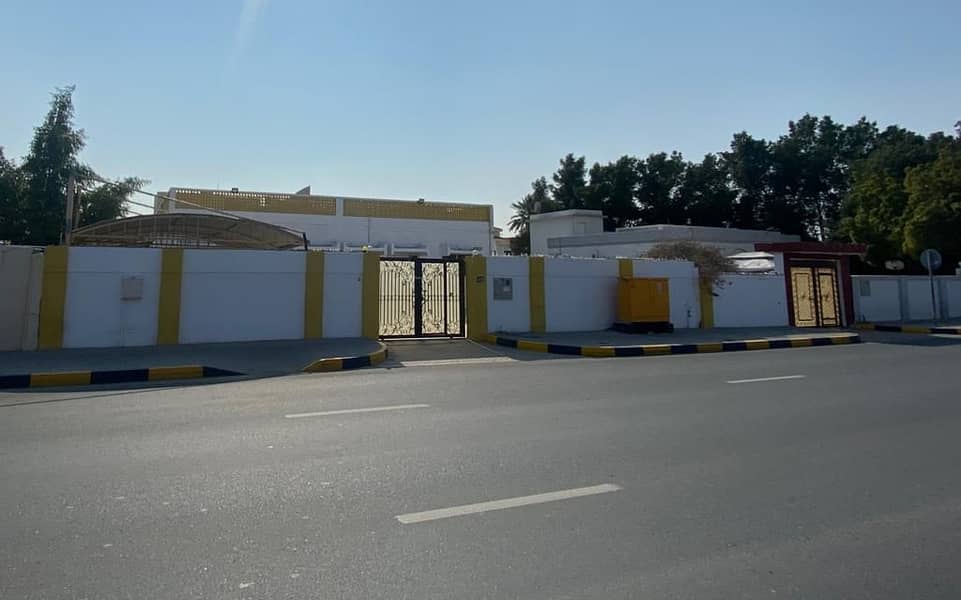 For rent  villa in Sharjah, Al-Hazana area, on the main street, opposite the Kuwaiti hospital.