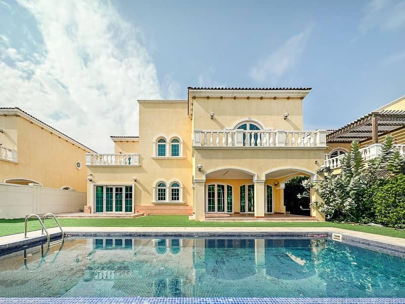 8,000 Plot | 5 Bedrooms | Private Pool