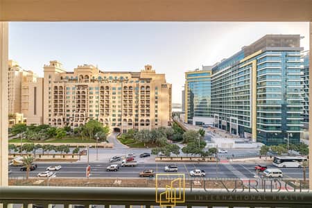 Luxbridge International Realty is delighted to exclusively present to the market this stunning 1 bedroom apartment located in Golden Mile , Palm Jumeirah.