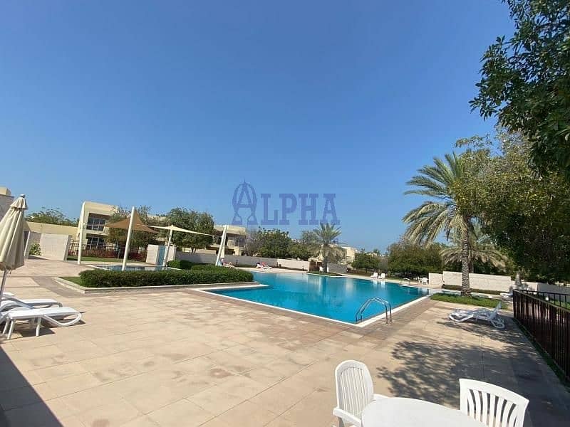 Relaxing overlooking swimming pool-3 bed room