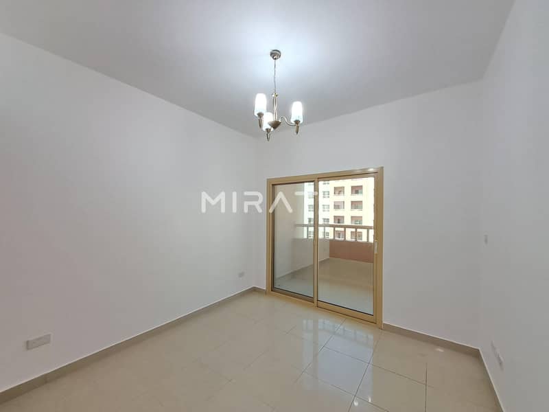 شقة في شارع خالد بن الوليد،بر دبي 3 غرف 70000 درهم - 6946185