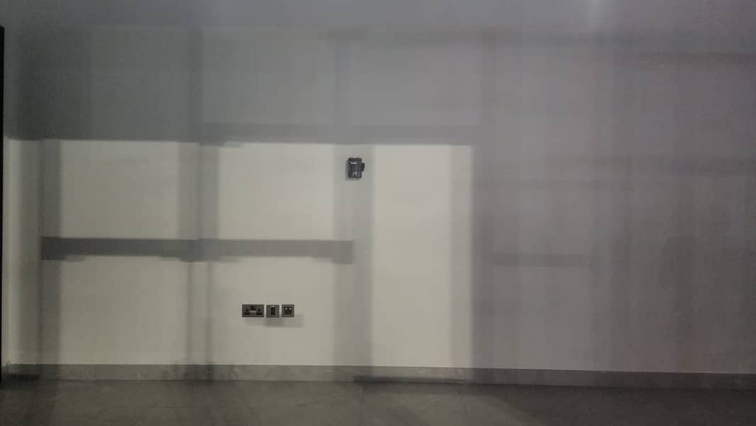 SHOWROOM TO LET SHOWROOM TO LET