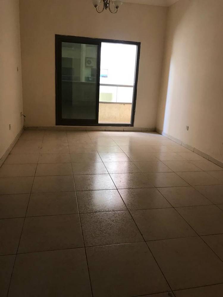 DEAL OF THE DAY READY TO MOVE 1 BHK FOR SALE IN EMIRATES CITY WITH PARKING  CLOSED KITCHEN