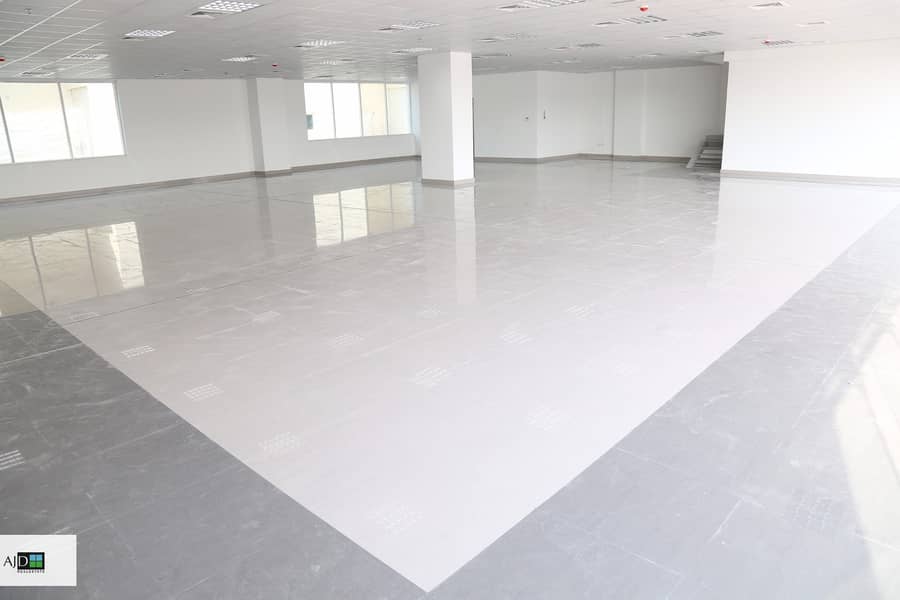 Spacious Showroom /Prime Location/Inclusive 1 Month Grace Period/Direct from Owner / No Commission