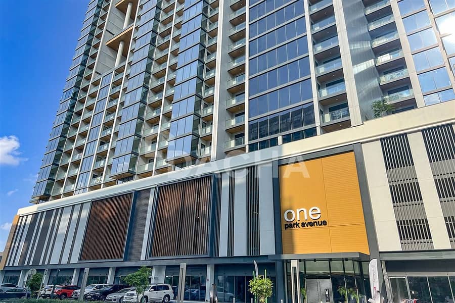 Full Downtown views / Available now / Immaculate Full Downtown views / Available now / Immaculate