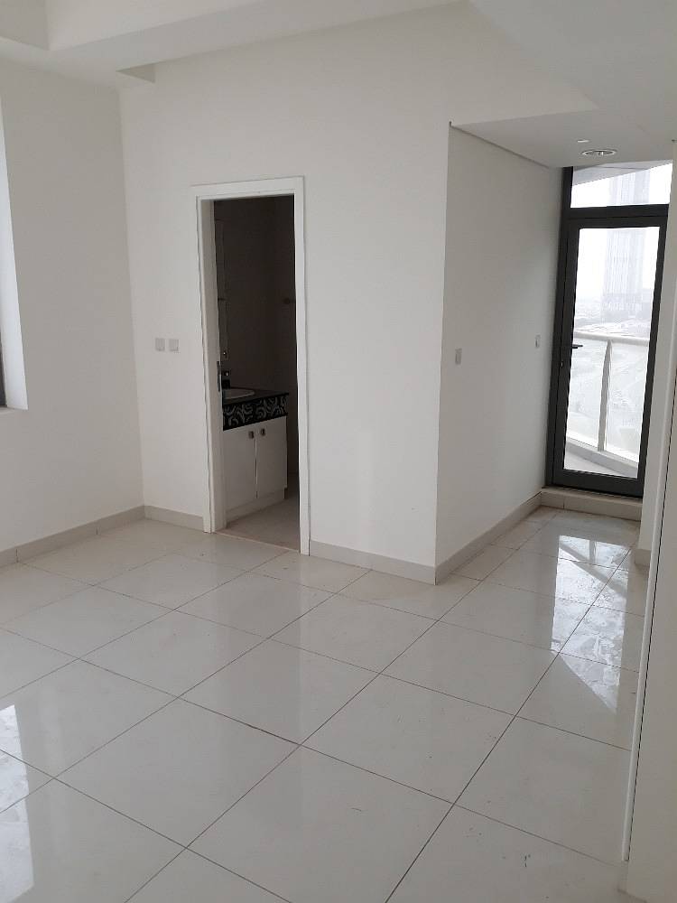 FOR RENT LARGE 2 BED  WITH STUDY  AT EXECUTIVE BAY