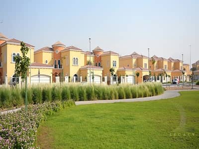 Large plot, well kept villa  Pvt Pool, 5br  8677 sq. ft