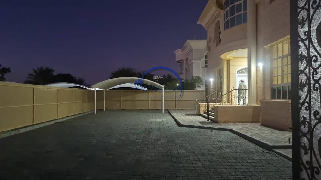 For rent a large villa, 5 master rooms, in Al Foah