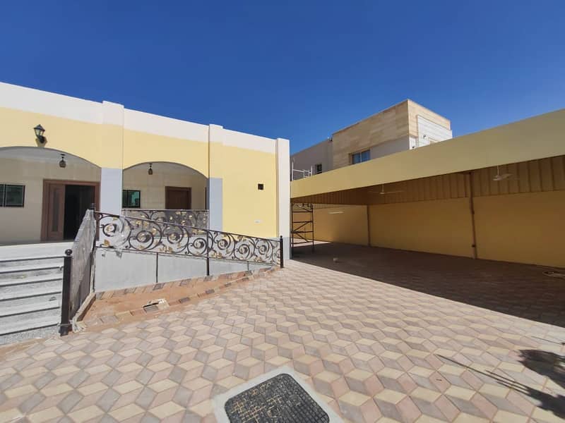 For rent, a villa for the first inhabitant of Al-Rawda 3, with an annex, consisting of 5 master bedrooms, a board, a hall, and an external extension,