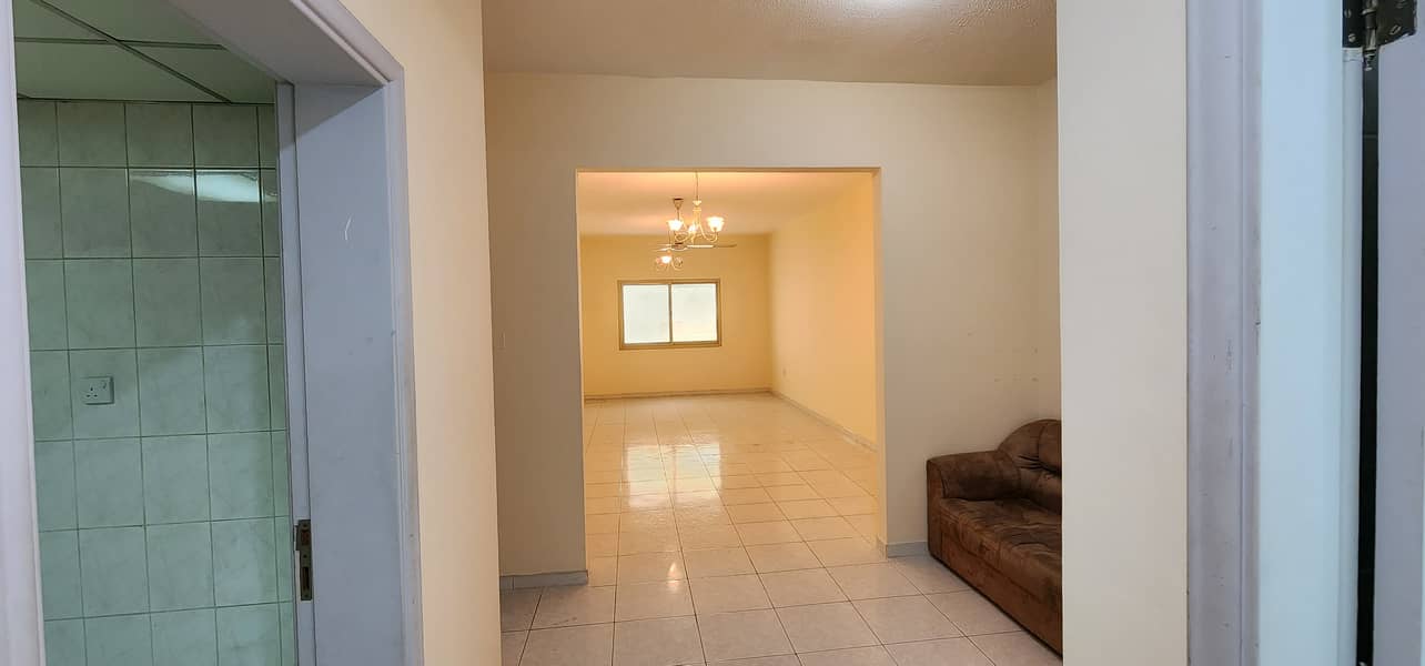 Super  Offer Huge  1  bedroom apartment  1100 sqft near to Me Rent only AED  40000 in Al qusais