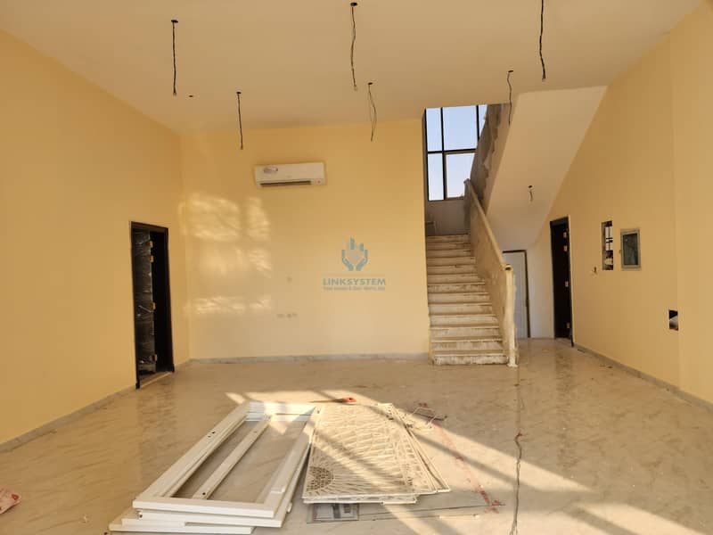 New villa for rent in Al nayfa nice place