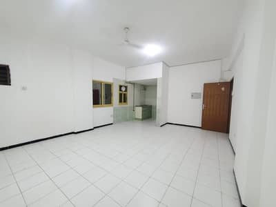استوديو  للايجار في أبو شغارة، الشارقة - Very spacious apartment