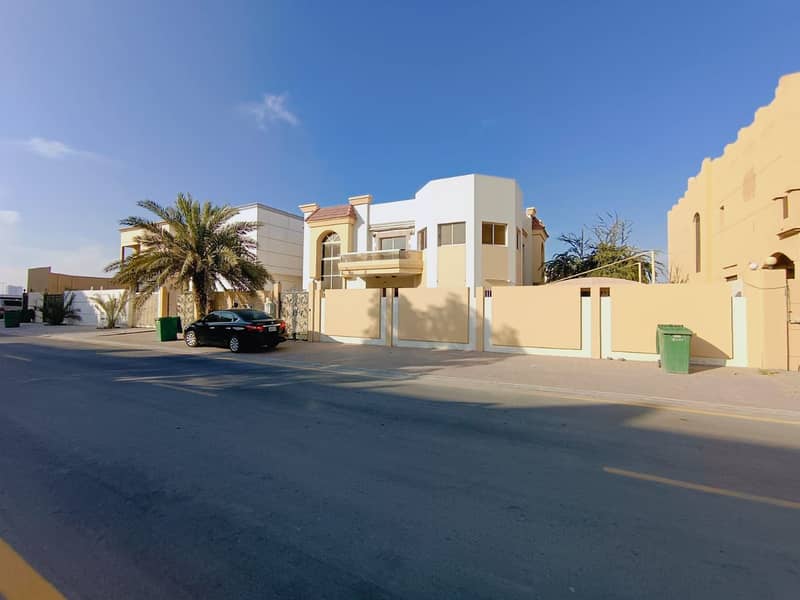 5 BEDROOM VILLA AVAILABLE FOR RENT IN AL MOWAIHAT 3