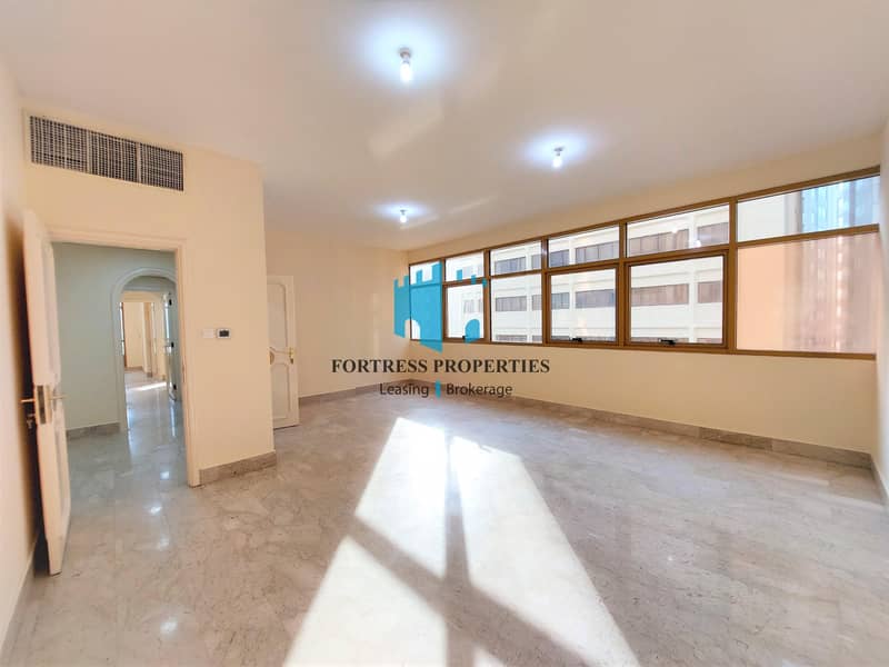 Stunning Apartment | 3BR + Maids | Near WTC Mall and Lake Park